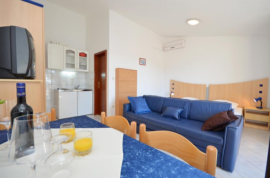 Apartments Mira Tribunj  Bagian luar foto