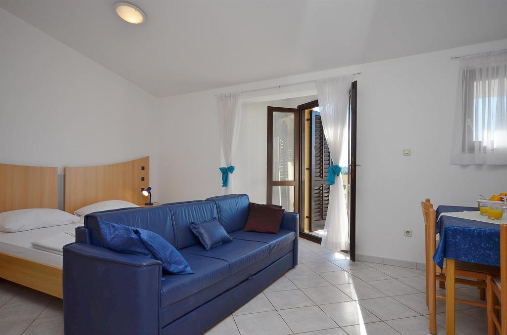 Apartments Mira Tribunj  Bagian luar foto