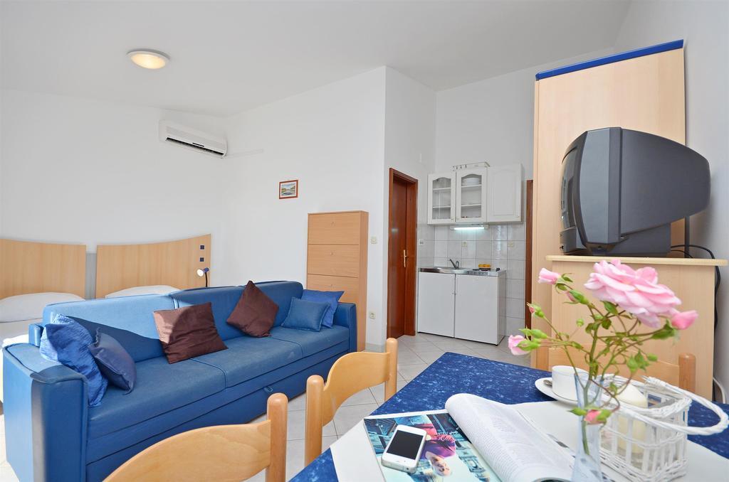 Apartments Mira Tribunj  Bagian luar foto