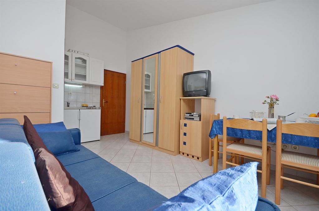 Apartments Mira Tribunj  Bagian luar foto