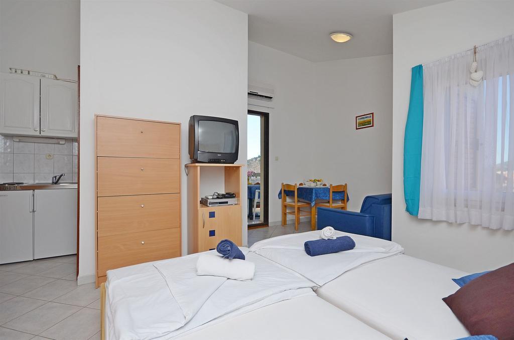 Apartments Mira Tribunj  Bagian luar foto