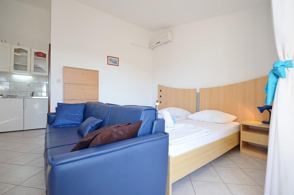 Apartments Mira Tribunj  Bagian luar foto