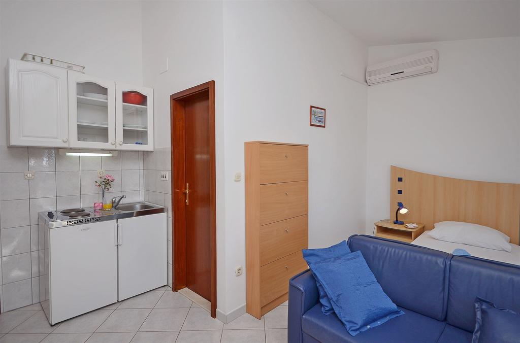 Apartments Mira Tribunj  Bagian luar foto