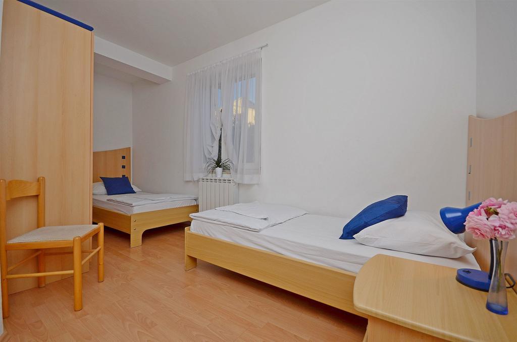 Apartments Mira Tribunj  Bagian luar foto